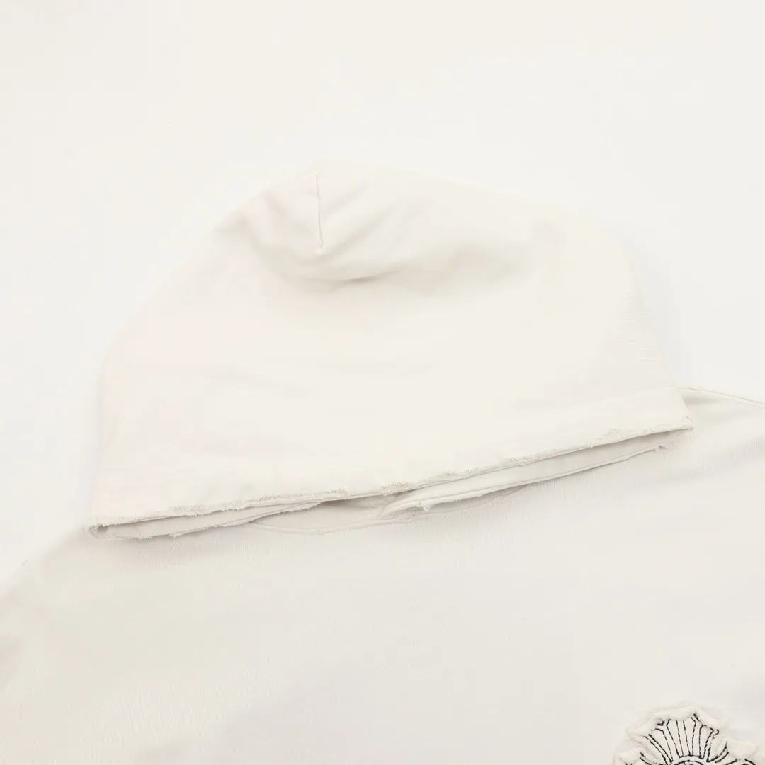 P580 Chrome Hearts/Chrome Hearts Heavy Industry Cross Logo Patch Embroidery Washed Burnt Flower Hooded Sweater Made of 430g pure cotton sweatshirt fabric with double yarns. The fabric is woven with double yarns and twisted together. It is 40% stronger than single yarn and forms a three-dimensional texture similar to the texture of tripe. It not only maintains the moisture absorption and breathability of pure cotton, but also achieves softness and non-collapse through double-strand thickening. Laser burnt patch embroidery. Frayed process Micro-label patch on the chest Large logo cross pattern on the back Heavy-duty laser burnt three-dimensional patch embroidery pattern design Washed and frayed The overall garment presents a lazy style Whether it is daily outings or sports and fitness, you can show your trendy attitude and become the focus of the street Complete with three logos OS loose fit Color: Washed black, Washed white Size: S-XL